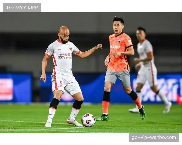 科瓦契奇高位逼抢中的出球稳定性与抗压能力解析